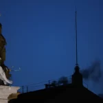 2025-05-07t190315z_1171517946_rc27deakrlit_rtrmadp_3_pope-succession_2-150x150 Fumaça preta: cardeais ainda não escolheram papa