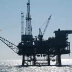 1024px-Oil_platform_091756.3-lg-1024x570-1-150x150 Ambientalistas dizem que licença da Foz do Amazonas é sabotagem ao Brasil na COP30