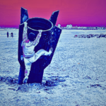 image-3-150x150 O contraste da guerra: Crianças brincam com míssil não detonado na Síria