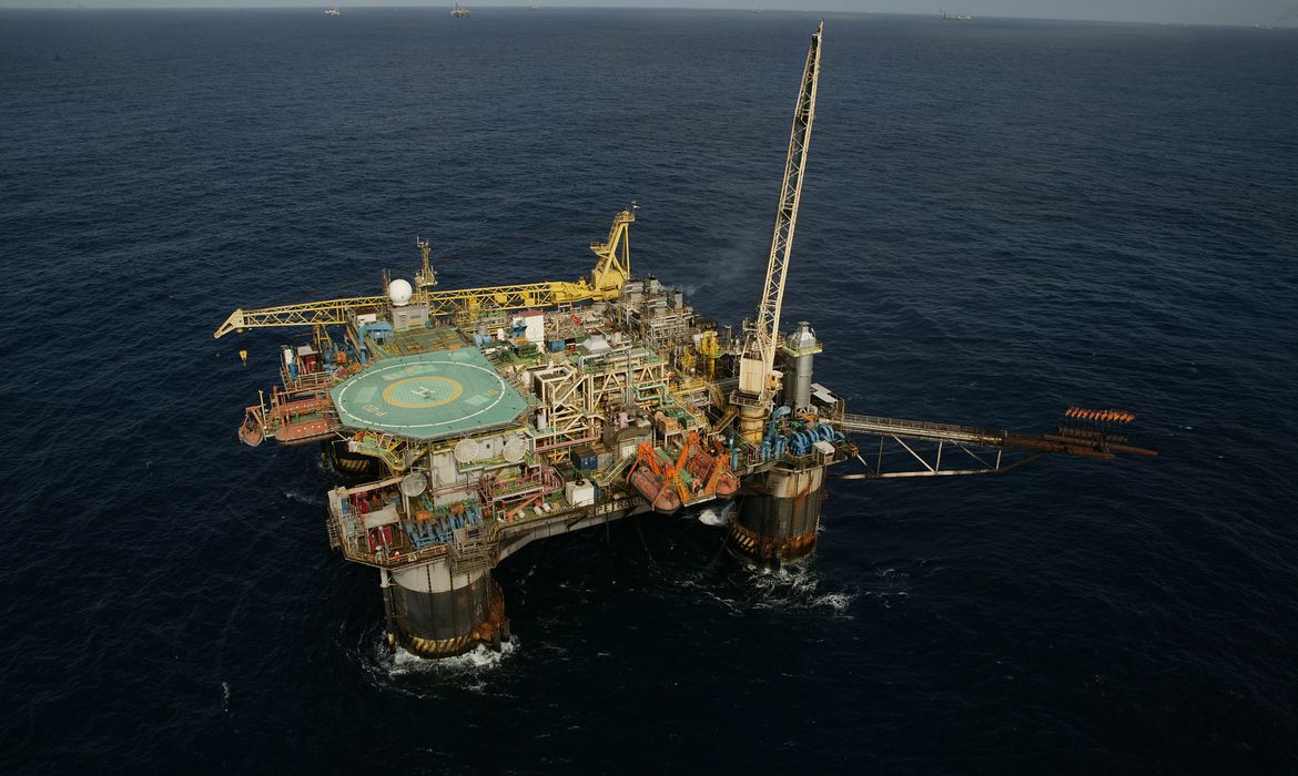 plataforma_semi-submersivel_p-20_bacia_de_campos_petroleo_do_brasil_petrobras_0 Perus On-line