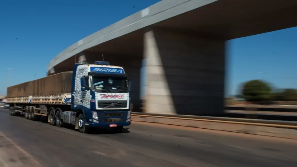 caminhoes_transporte_de_cargas010720143048-960x540-1 Perus On-line