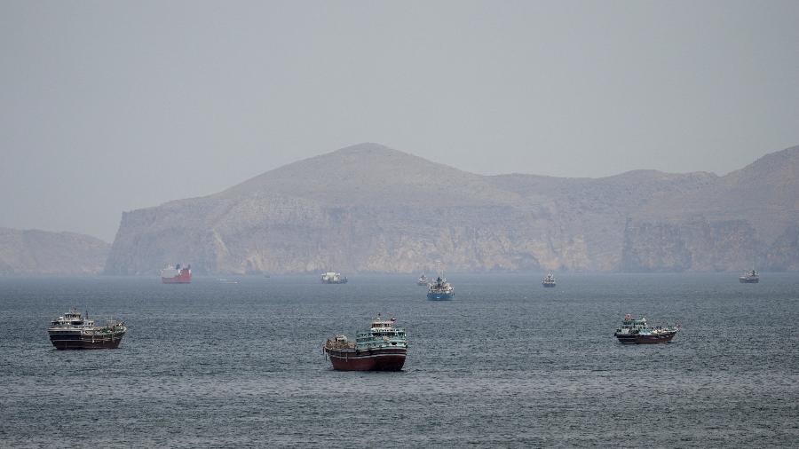 navios-e-barcos-ancorados-no-estreito-de-ormuz-em-musandam-oma-1776859413284_v2_900x506 Perus On-line