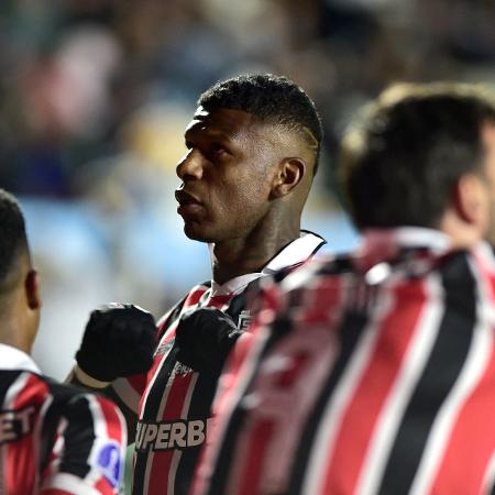 arboleda-celebra-gol-do-sao-paulo-sobre-o-bolivar-pela-sul-americana-1786500696441_v2_450x450 Perus On-line