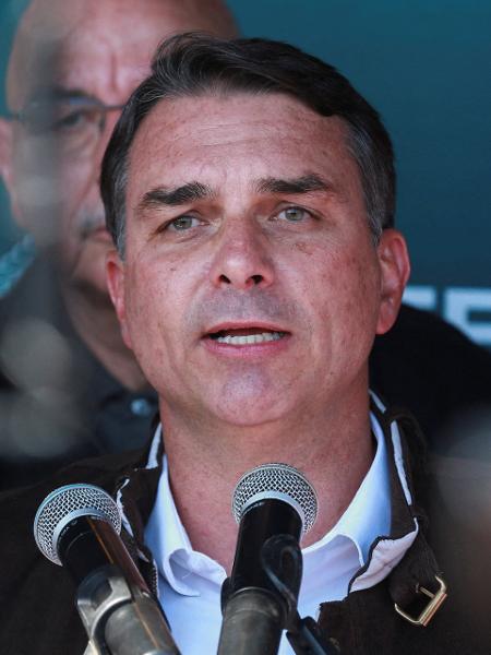 flavio-bolsonaro-faz-campanha-eleitoral-em-esteio-no-rio-grande-do-sul2-de-setembro-de-2026-reutersdiego-vara-1788800671742_v2_450x600 Perus On-line